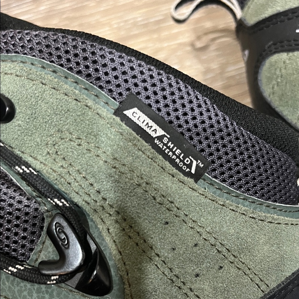 Salomon Men's Black and Green Athletic Shoes - Picture 16 of 16